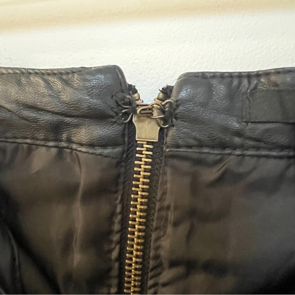 đź–¤Black, faux leather skirt, forever 21 (mini skirt, circle skirt, medium skirt) - Picture 6 of 9